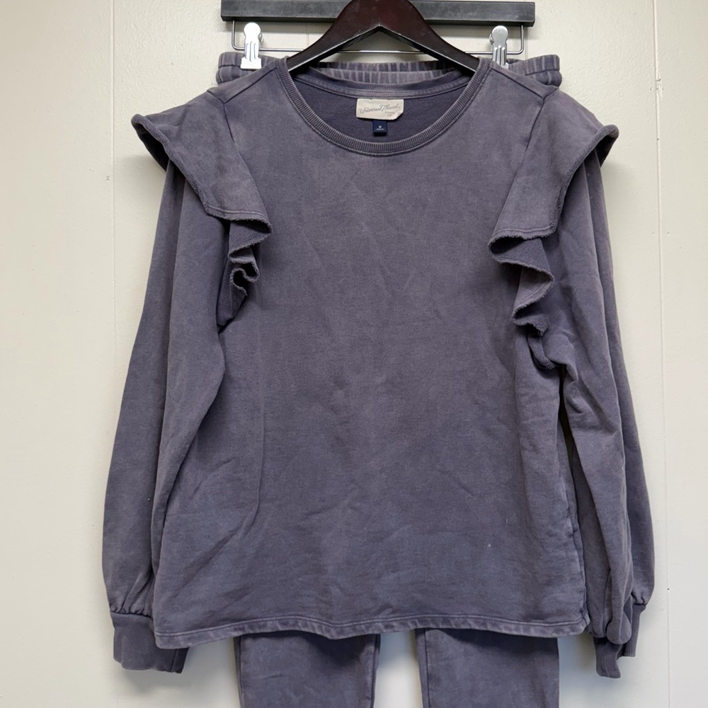 Universal Thread Ruffle Sweatshirt Medium And Swe… - image 2
